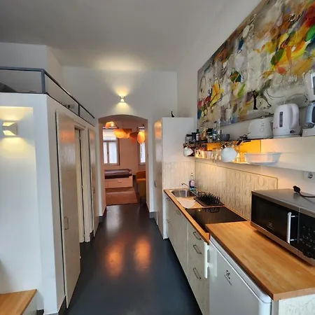 Apartment Stylish Art - Wifi & Great Location