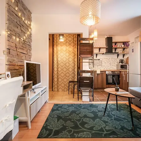 Lush Apartment *