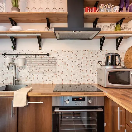 Apartment Lush *