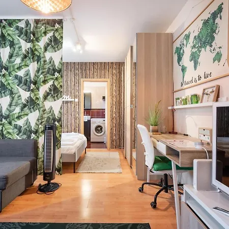 Lush Apartment *