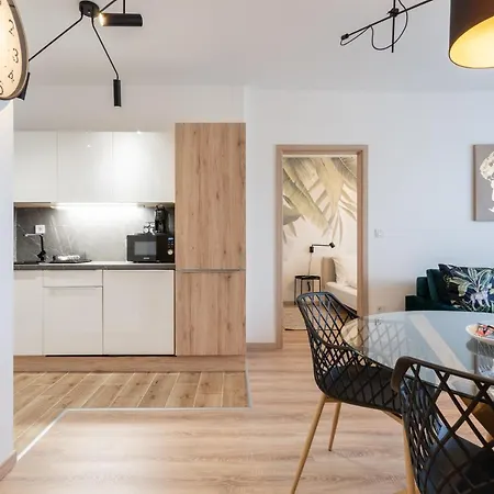Westside River Apartment *