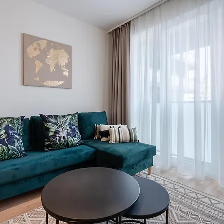 Westside River Apartment *