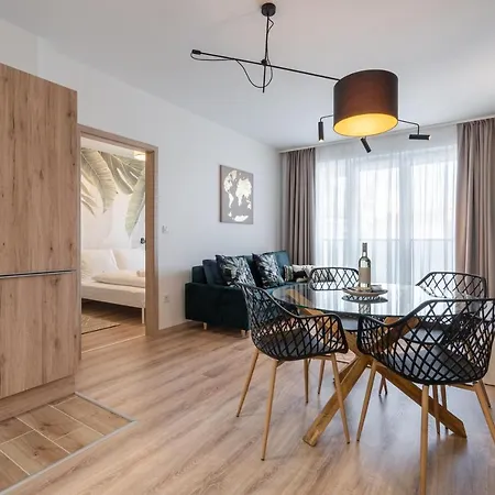 Westside River Apartment *