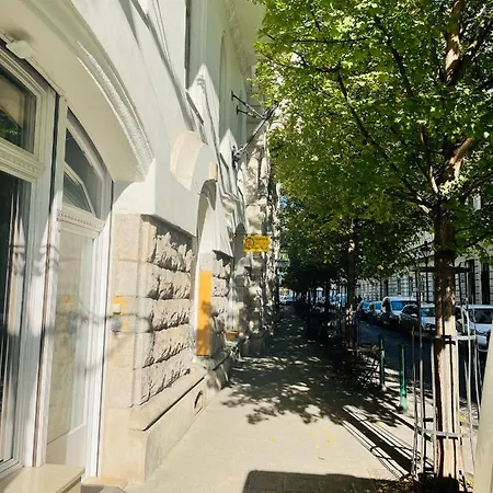B * Budapest