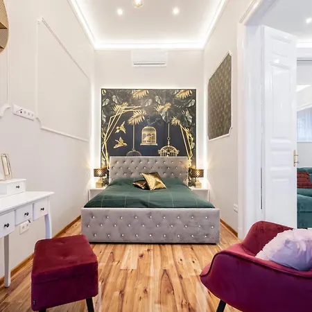 Premium Art Deco At Broadway // 4bdr & 3br