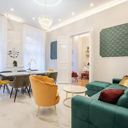 Premium Art Deco At Broadway // 4bdr & 3br Apartment Budapest