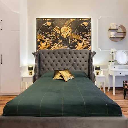 Premium Art Deco At Broadway // 4bdr & 3br