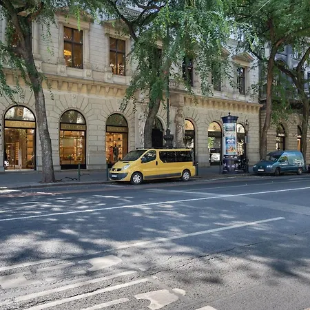 Apartment Premium Art Deco At Broadway // 4bdr & 3br