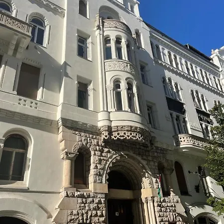 B Budapest