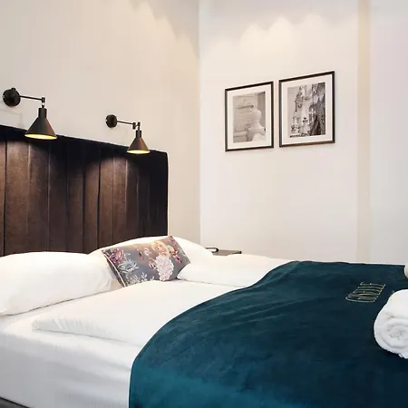 Giselle Vintage Doubles Hotel