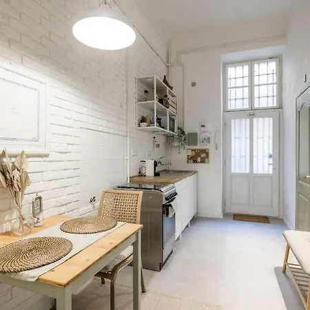 Atelier Apartment *