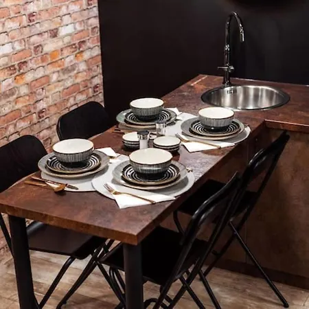 Very Stylish And Ac Apartment *