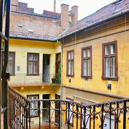 Apartment Bright And Cozy - Center *