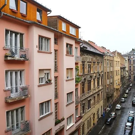 Bright And Cozy - Center *