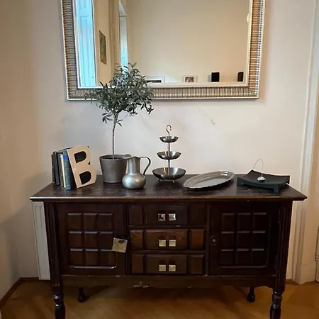 Bourgeois Elegance In The Heart Of Apartment *