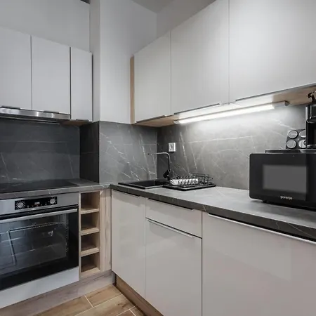 Westside River Apartment *