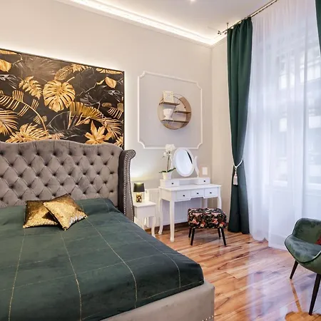 Premium Art Deco At Broadway // 4bdr & 3br Apartment