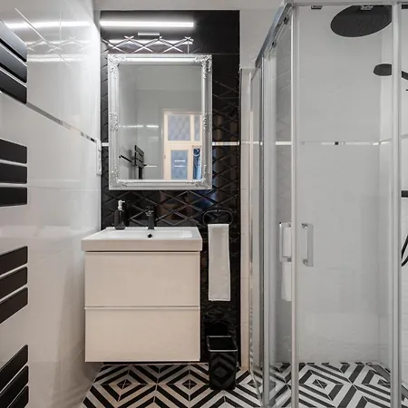 Apartment Premium Art Deco At Broadway // 4bdr & 3br Budapest