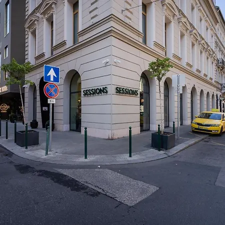 Premium Art Deco At Broadway // 4bdr & 3br Apartament
