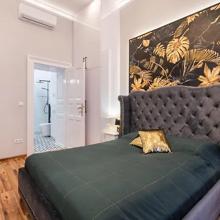 Premium Art Deco At Broadway // 4bdr & 3br