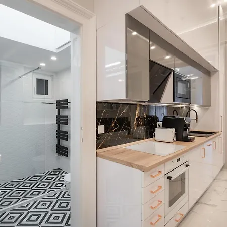 Premium Art Deco At Broadway // 4bdr & 3br Apartment Budapest