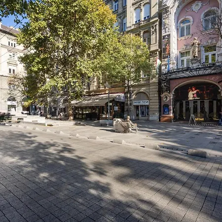 Premium Art Deco At Broadway // 4bdr & 3br * Budapest