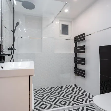 Apartment Premium Art Deco At Broadway // 4bdr & 3br Budapest