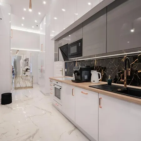 Premium Art Deco At Broadway // 4bdr & 3br