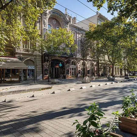 Apartment Premium Art Deco At Broadway // 4bdr & 3br Budapest