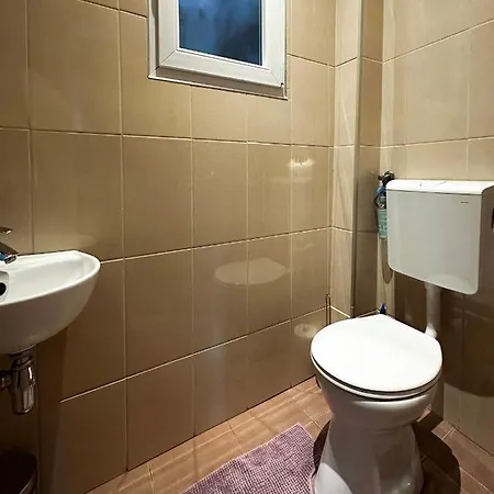 Abt Karoly Apartment