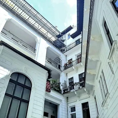 Apartment Bourgeois Elegance In The Heart Of