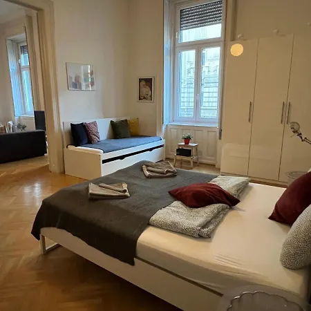 Bourgeois Elegance In The Heart Of Apartment Budapest