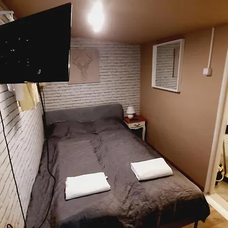 Hi-bp Garden Batsanyi Tiny House Near The Train With Free Parking Apartment