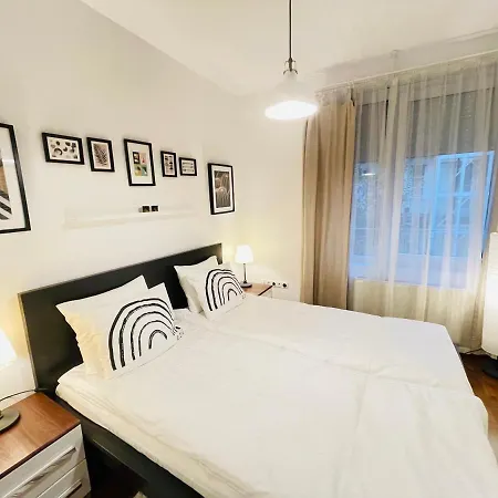 Peony Szekely Mihaly - Free Garage Apartment Budapest