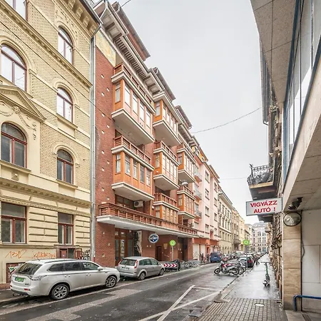 Apartament Modern With Garage
