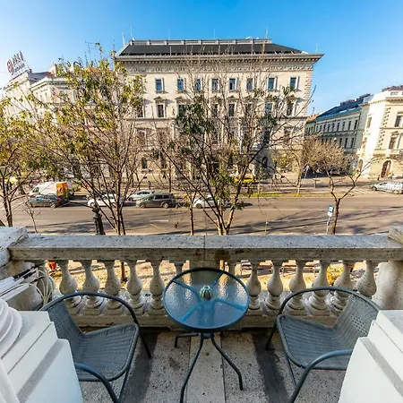 Adagio Downtown 3*