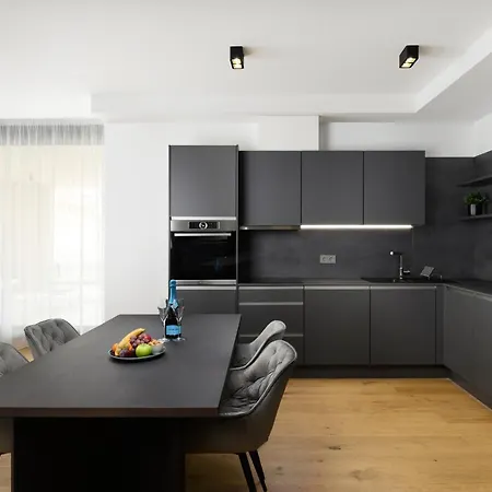Aparthotel Emerald Downtown Luxury By Continental Group 2*