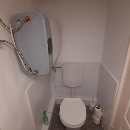 Apartment Hi-bp Garden Batsanyi Tiny House Near The Train With Free Parking Budapest
