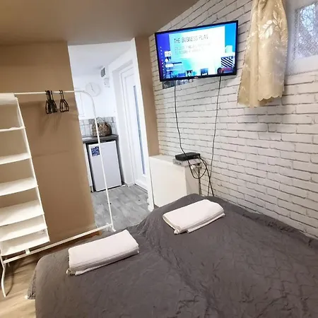 Apartment Hi-bp Garden Batsanyi Tiny House Near The Train With Free Parking *