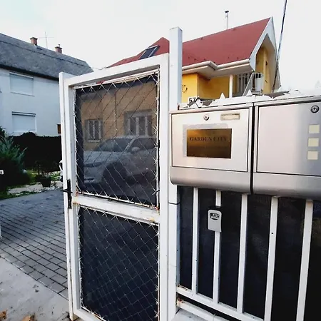 Hi-bp Garden Batsanyi Tiny House Near The Train With Free Parking Apartment