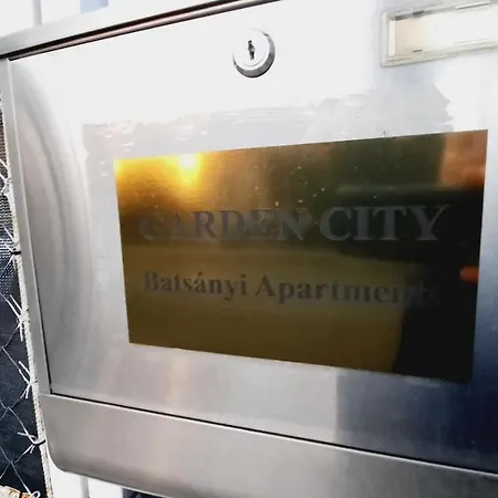 Apartment Hi-bp Garden Batsanyi Tiny House Near The Train With Free Parking