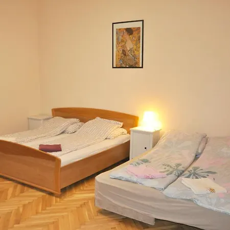 Garibaldi Apartman *