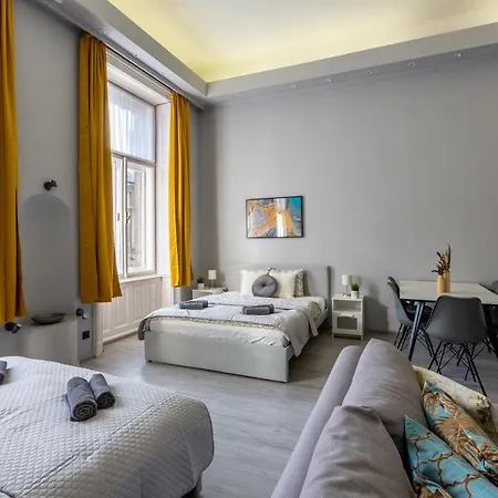 Downtown In The Heart Of Apartment Budapest