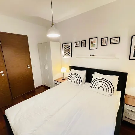 Peony Szekely Mihaly - Free Garage Apartment *