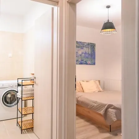 West Park Apartment *