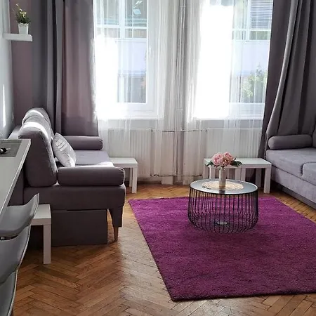 Apartment Sweet 16 In The Party District