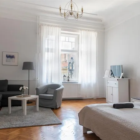 Budapest Apartment *