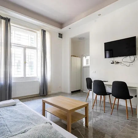 Apartment Modernized At Kiraly 51