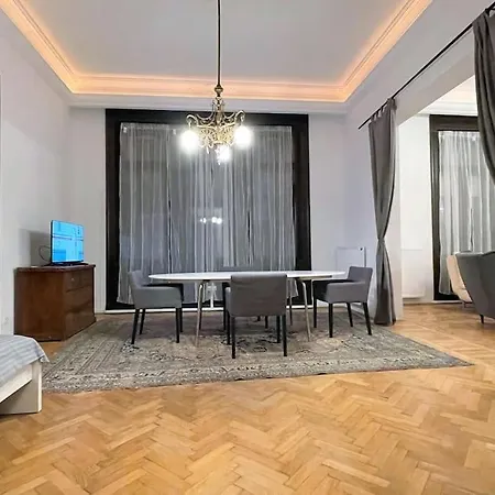 New, 195 Sqm, Full Center Of *