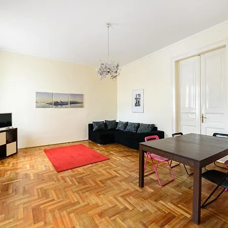 Alessia Center Apartamento *